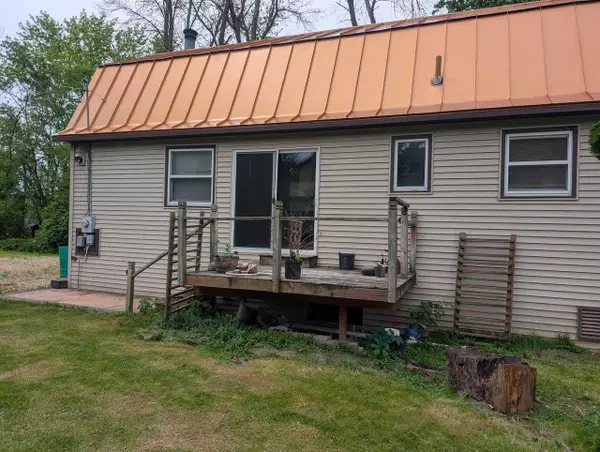 218 WOOD LANE, New London, WI 54961