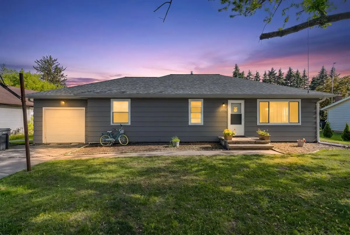 2715 W 1ST AVENUE, Appleton, WI 54914 - #1