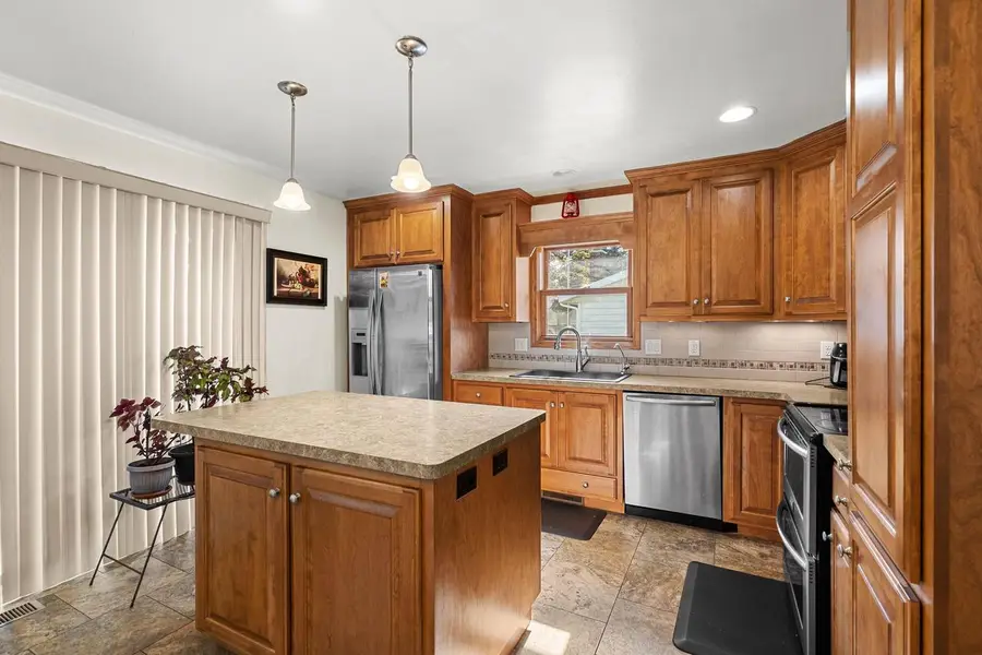2715 W 1ST AVENUE, Appleton, WI 54914 - #3