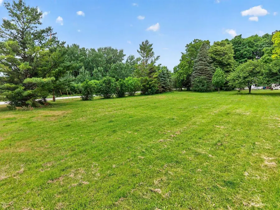 2524 BREEZEWOOD LANE, Neenah, WI 54956 - #2