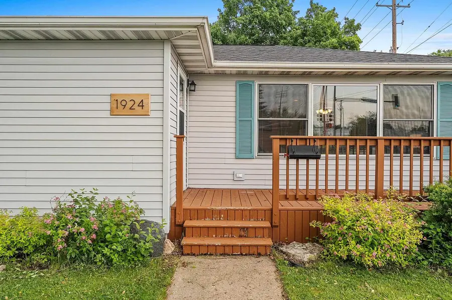 1924 E GLENDALE AVENUE, Appleton, WI 54911 - #2
