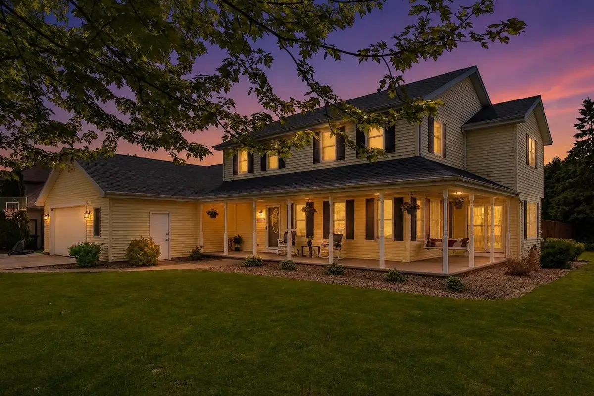 1079 GRASSY PLAINS DRIVE, Neenah, WI 54956 - #1