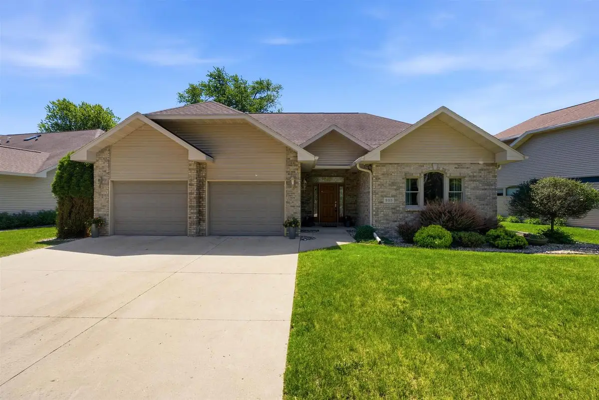 935 BRIGHTON DRIVE, Menasha, WI 54952 - #1
