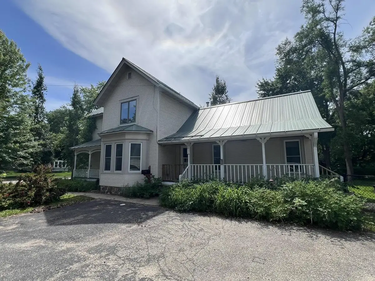 713 E LAKE STREET, Waupaca, WI 54981 - #1