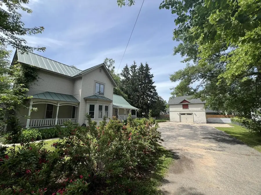 713 E LAKE STREET, Waupaca, WI 54981 - #2