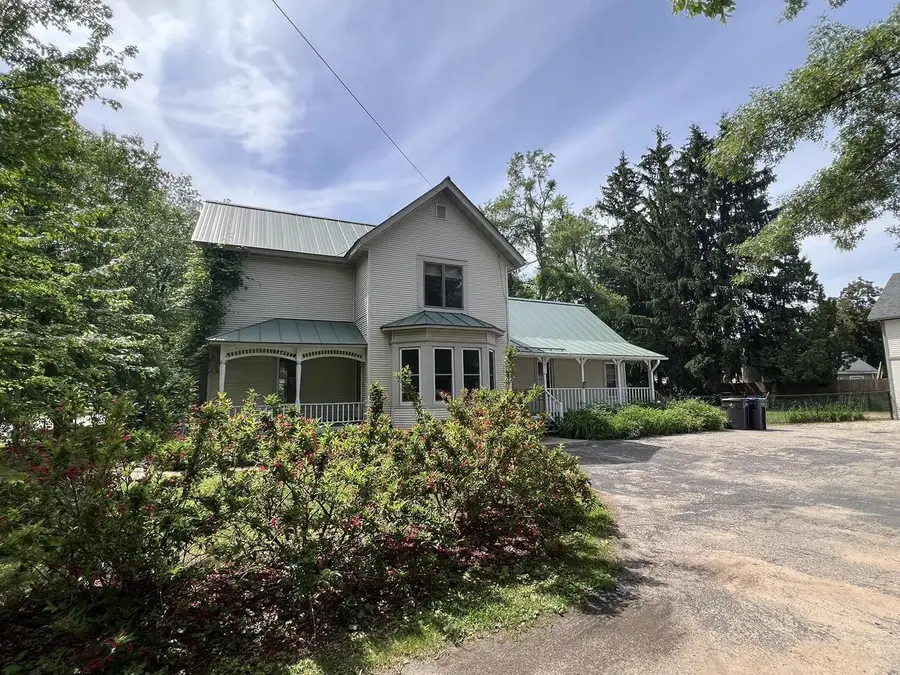 713 E LAKE STREET, Waupaca, WI 54981 - #3