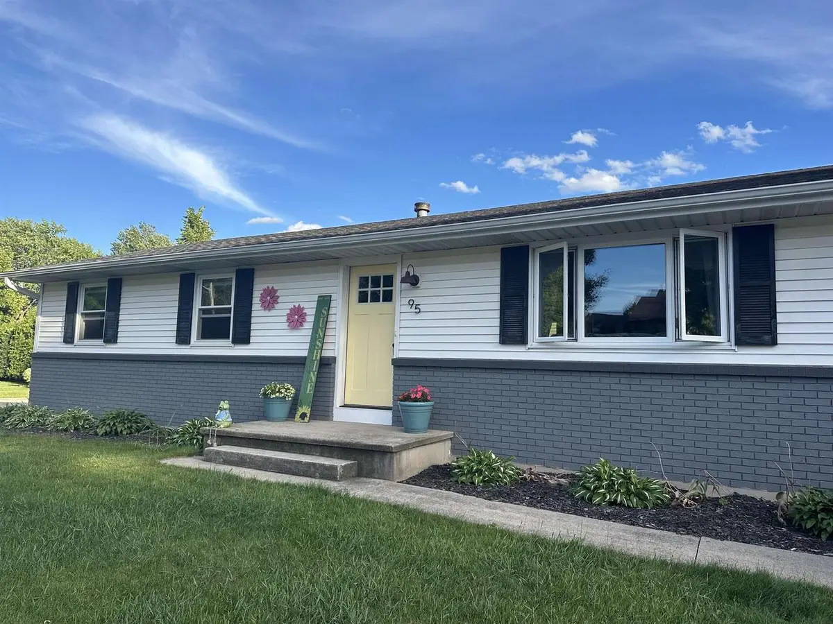 95 NORTHBREEZE DRIVE, Appleton, WI 54911 - #1