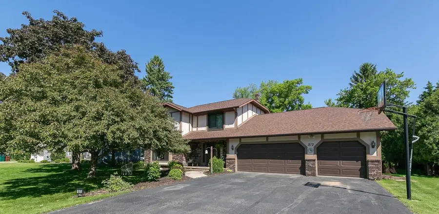 37 BUTTE DES MORTS COURT, Appleton, WI 54914 - #2