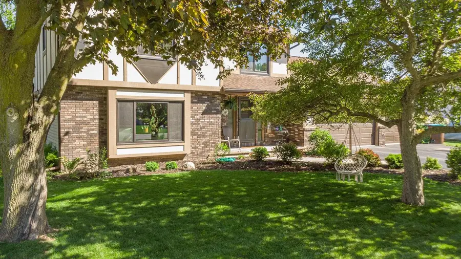 37 BUTTE DES MORTS COURT, Appleton, WI 54914 - #3