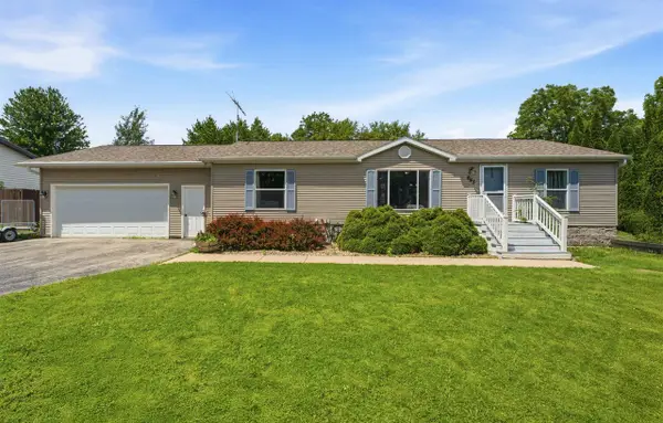 643 S MILL STREET, Hortonville, WI 54944