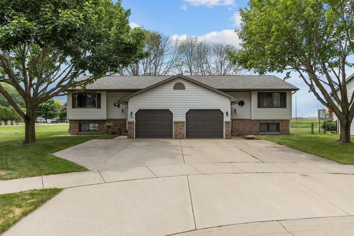 3735 WESTERN COURT, Oshkosh, WI 54901 - #1