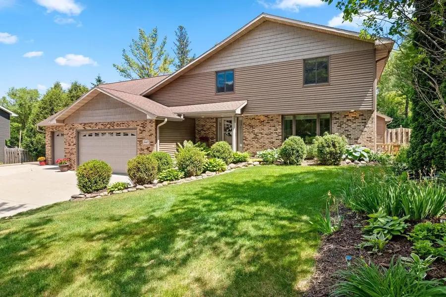 2447 PARKWOOD DRIVE, Green Bay, WI 54304 - #2