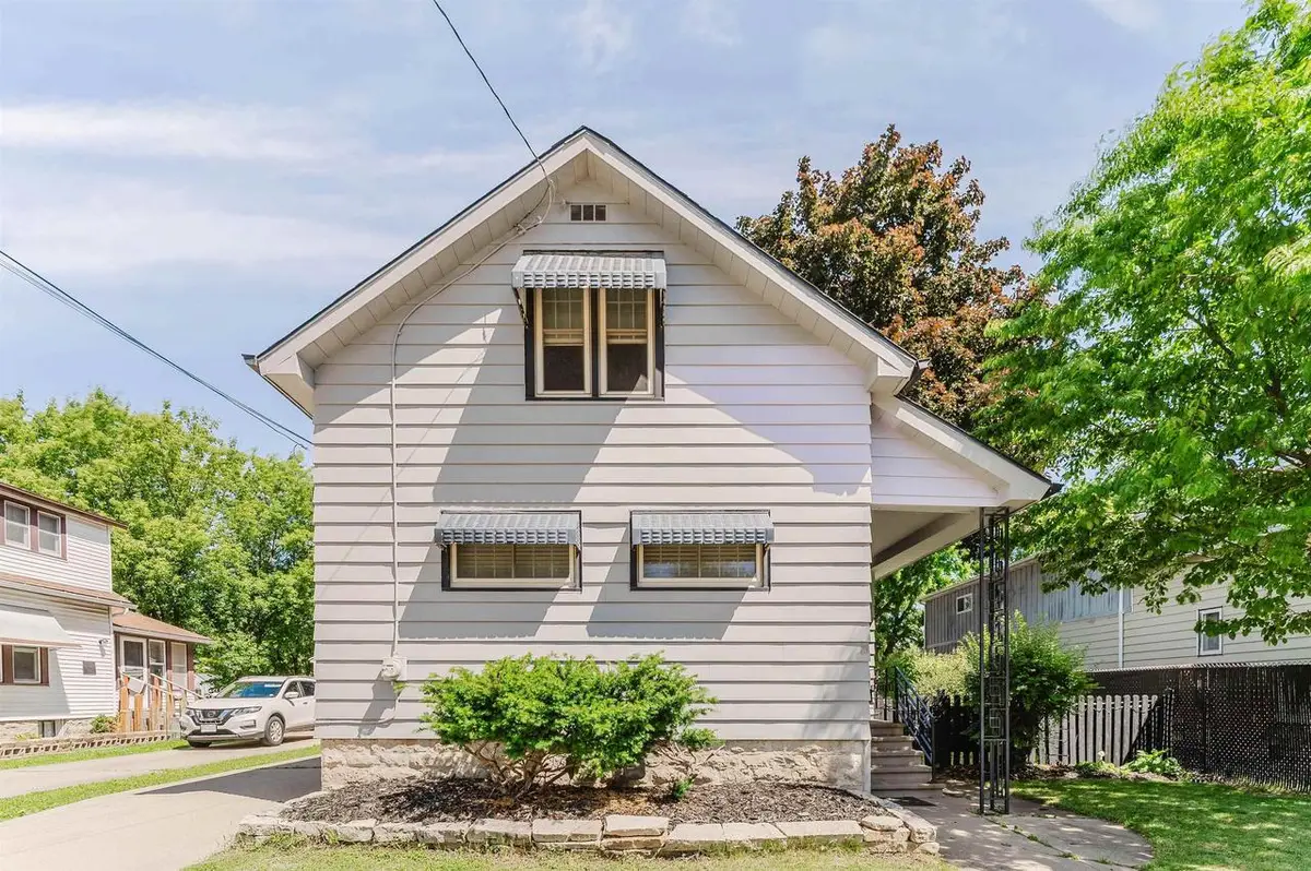 702 W 11TH AVENUE, Oshkosh, WI 54902 - #1