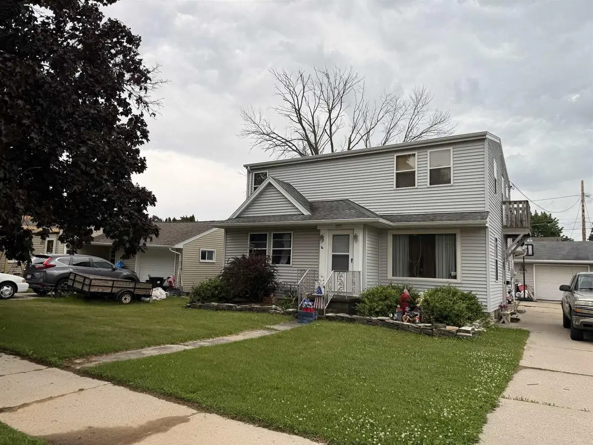 1617 GREEN STREET, Manitowoc, WI 54220 - #1