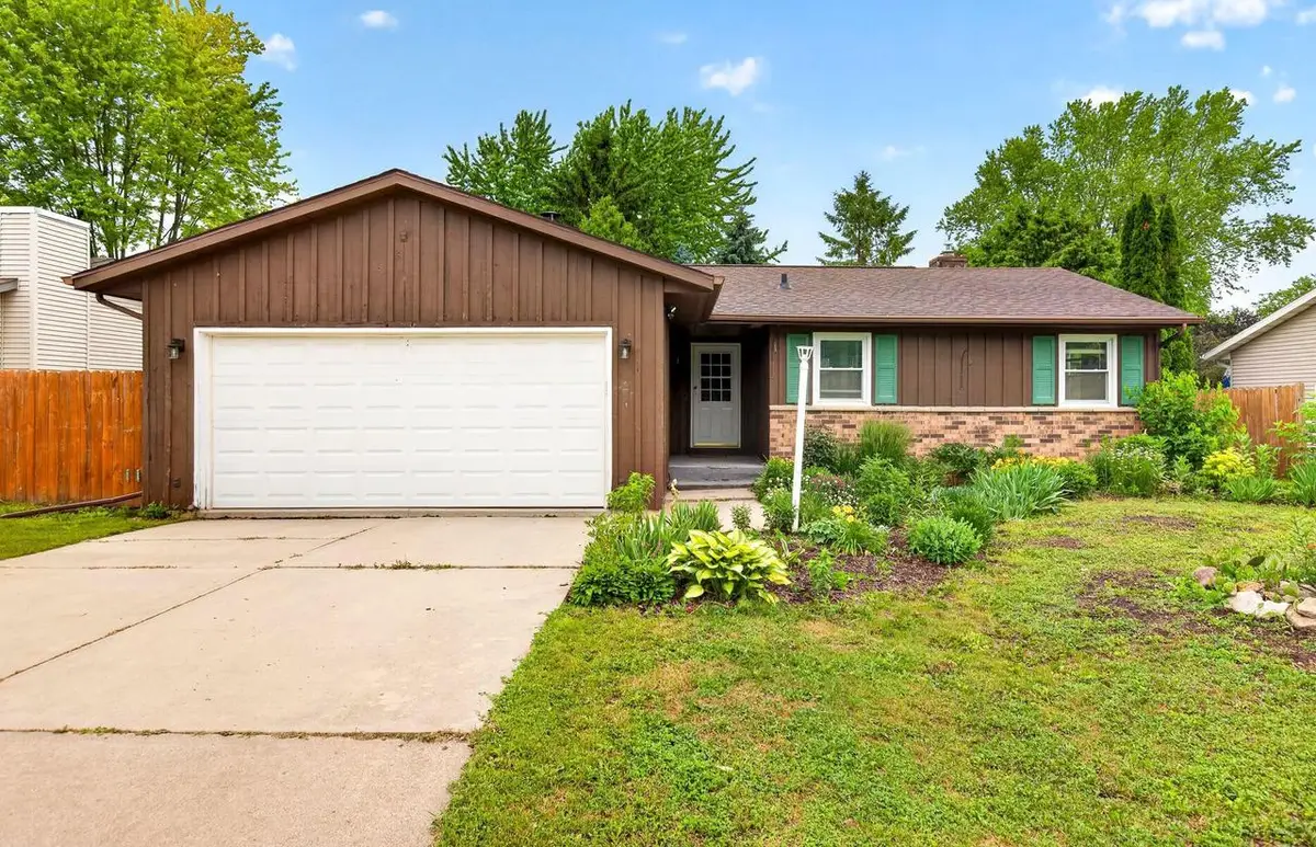 121 ALEXANDER DRIVE, Neenah, WI 54956 - #1