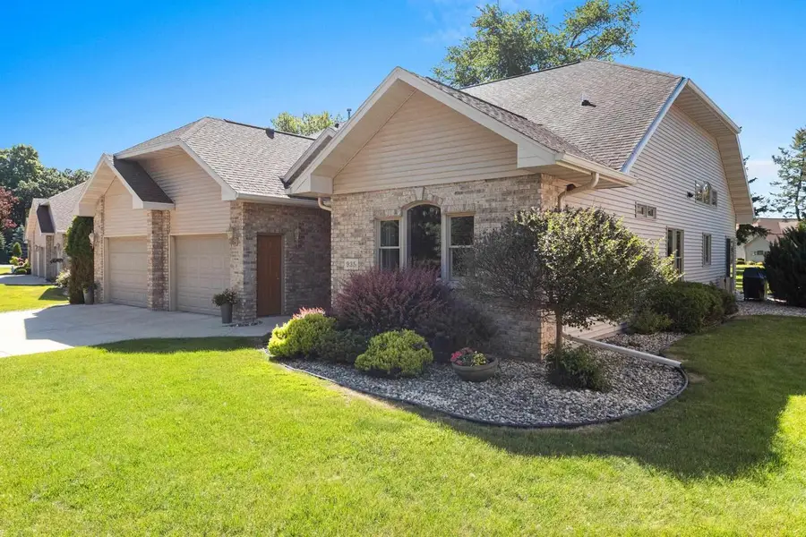 935 BRIGHTON DRIVE, Menasha, WI 54952 - #3