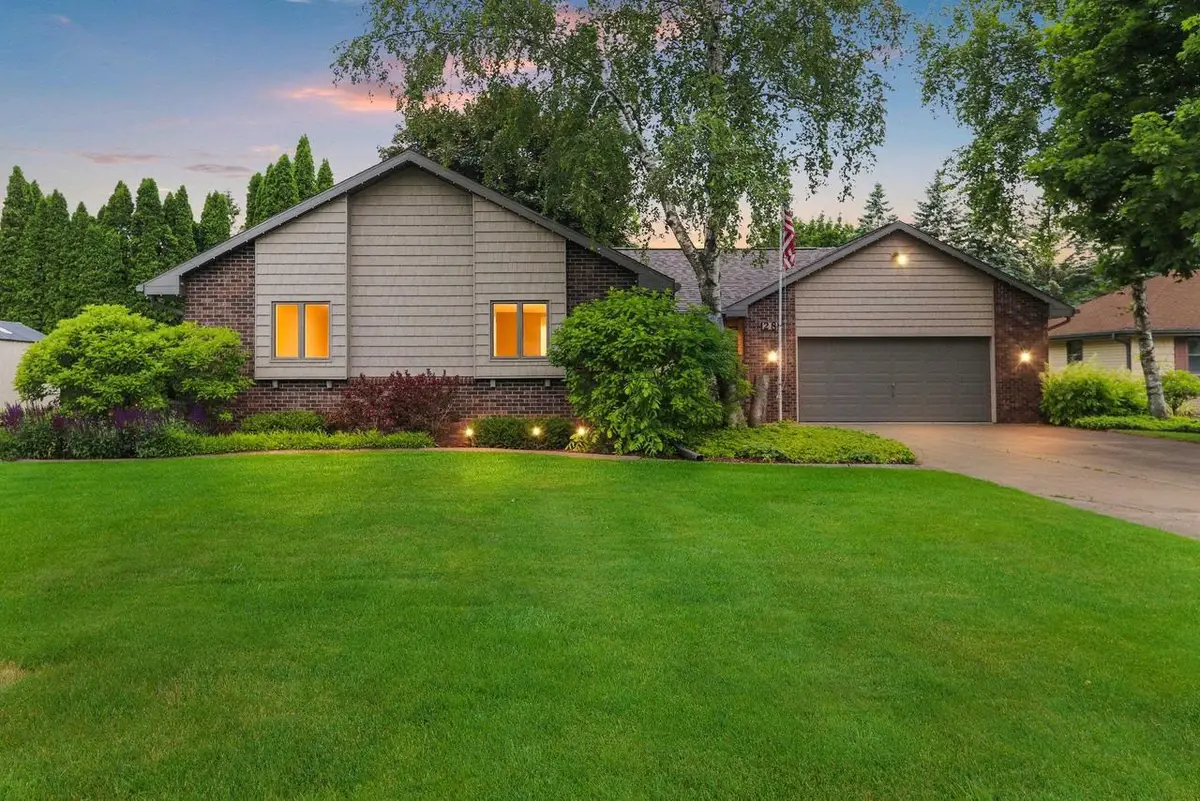 28 GREVES COURT, Appleton, WI 54914 - #1
