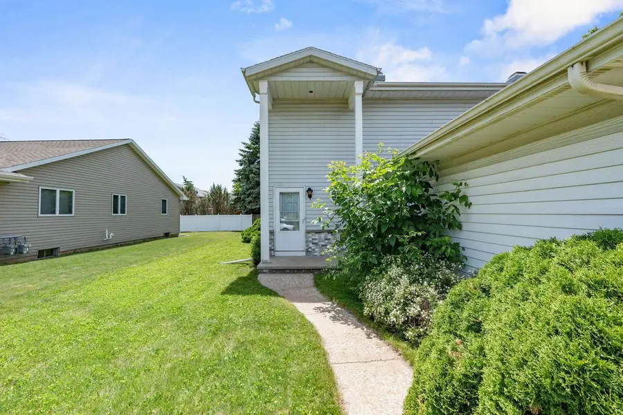 1633 W WEILAND LANE, Appleton, WI 54914 - #3