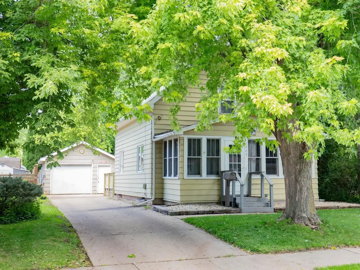 1223 GROVE STREET, Oshkosh, WI 54901 - #1