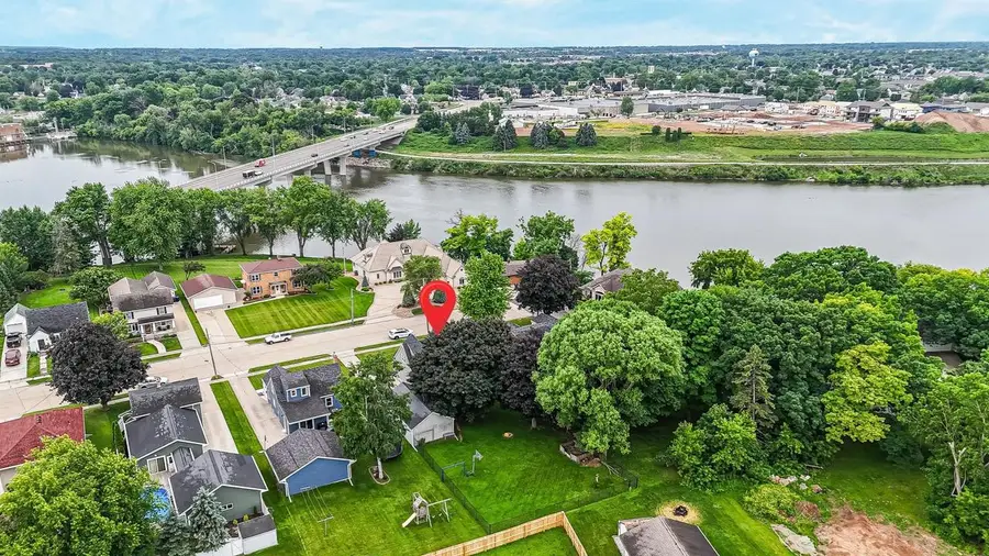 408 W LINCOLN AVENUE, Little Chute, WI 54140 - #3