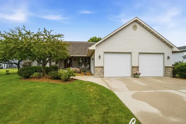 1102 CARRIAGE CIRCLE, Fond Du Lac, WI 54935
