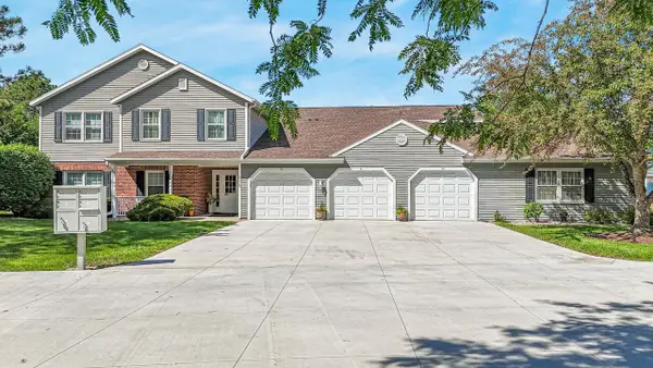 2510 VILLAGE LANE, Oshkosh, WI 54904