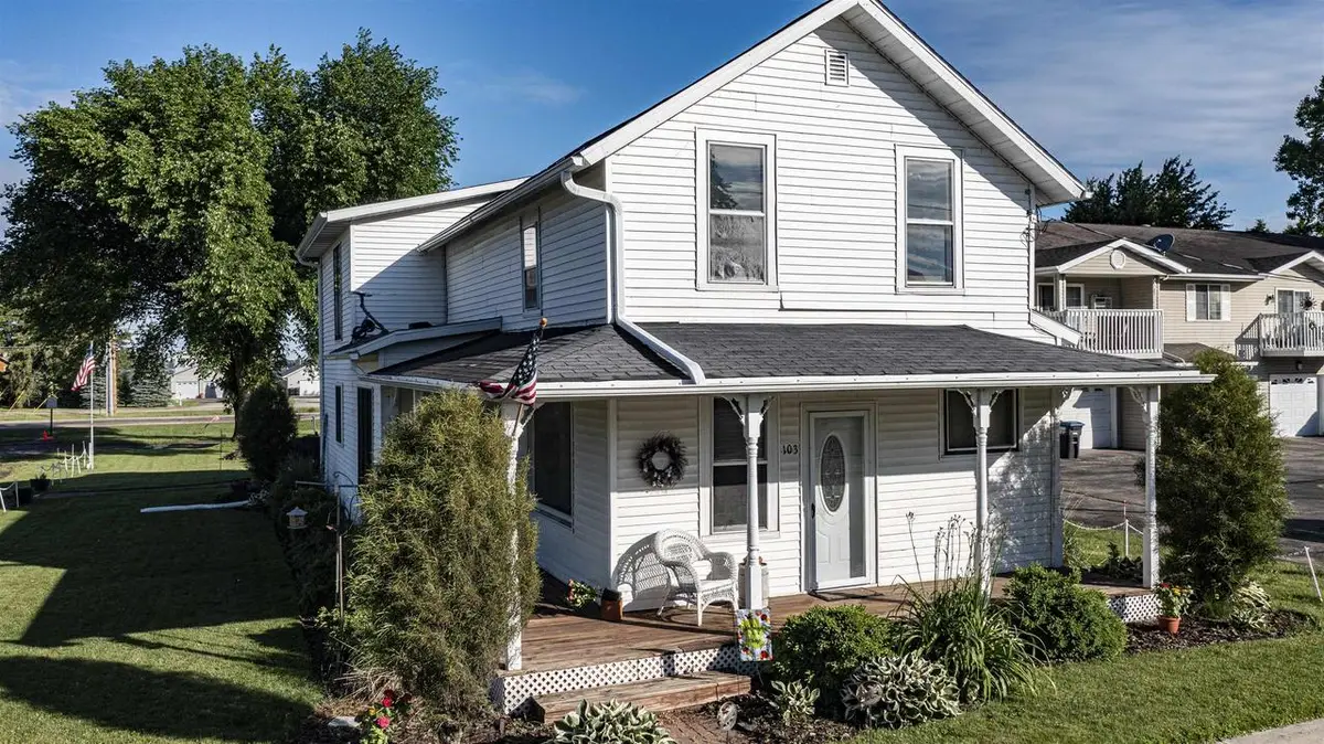 103 N WARRINGTON AVENUE, Cecil, WI 54111 - #1