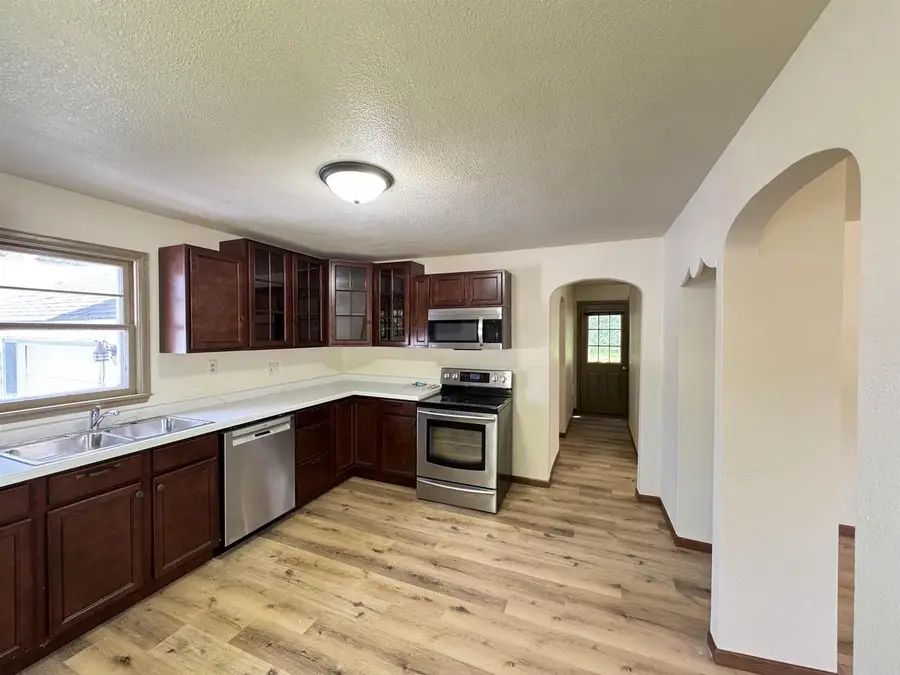 720 E FULTON STREET, Waupaca, WI 54981 - #3