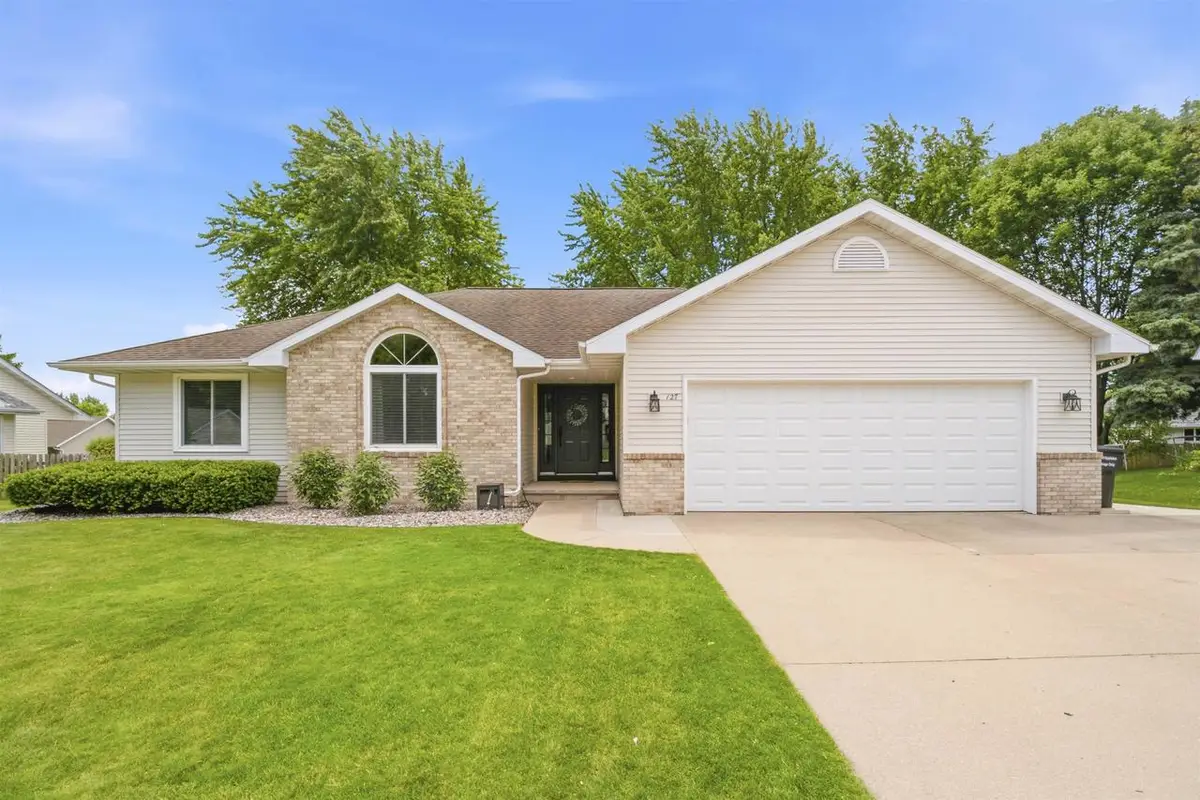 127 W BAREFOOT COURT, Appleton, WI 54913 - #1