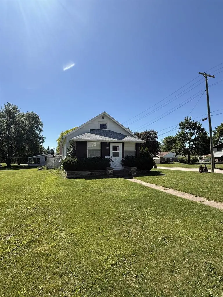 195 N CLINTON AVENUE, Clintonville, WI 54929 - #1