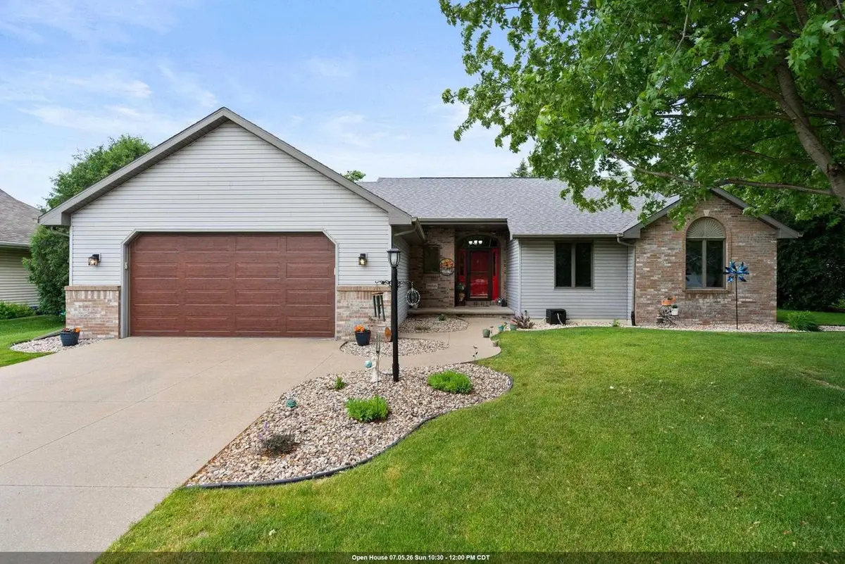 W2585 OAKBROOK COURT, Appleton, WI 54915 - #1