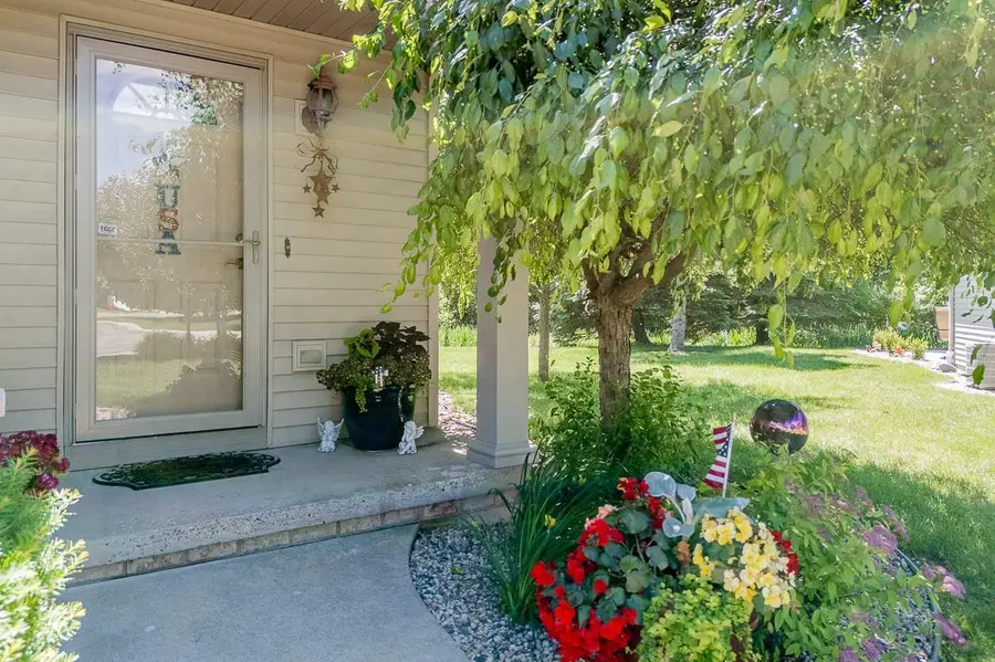 4731 WESTBROOK COURT, Appleton, WI 54913 - #2