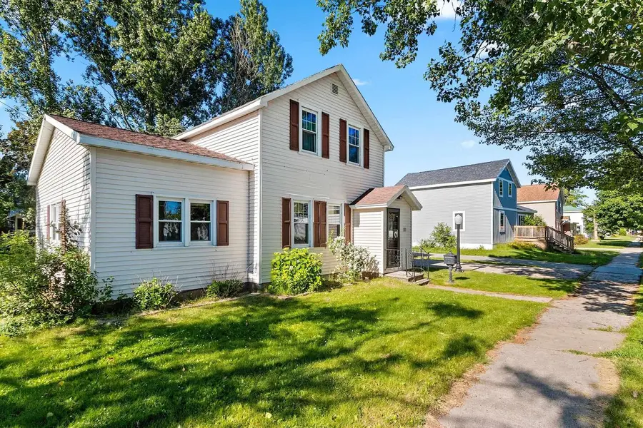113 ADAMS STREET, Oconto, WI 54153 - #3