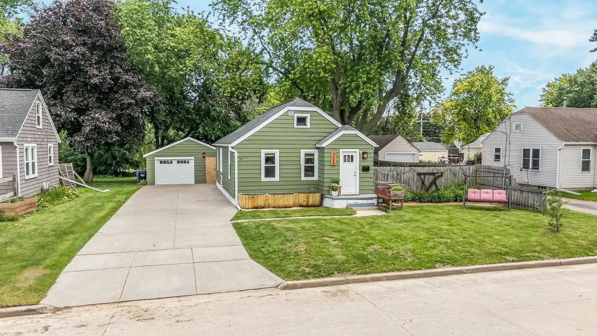 1416 N KENILWORTH AVENUE, Appleton, WI 54911 - #1