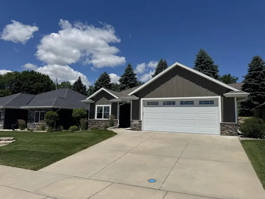 3346 STONE RIDGE DRIVE  #13, Green Bay, WI 54313 - #2