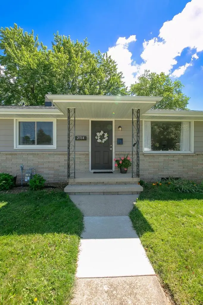 2514 N OWAISSA STREET, Appleton, WI 54911 - #3