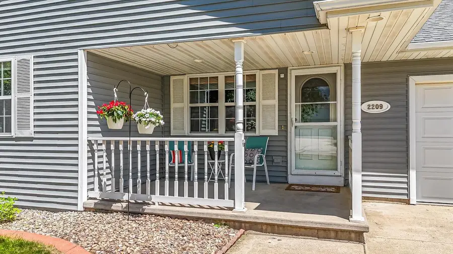 2209 HIGH MEADOWS LANE, Neenah, WI 54956 - #2