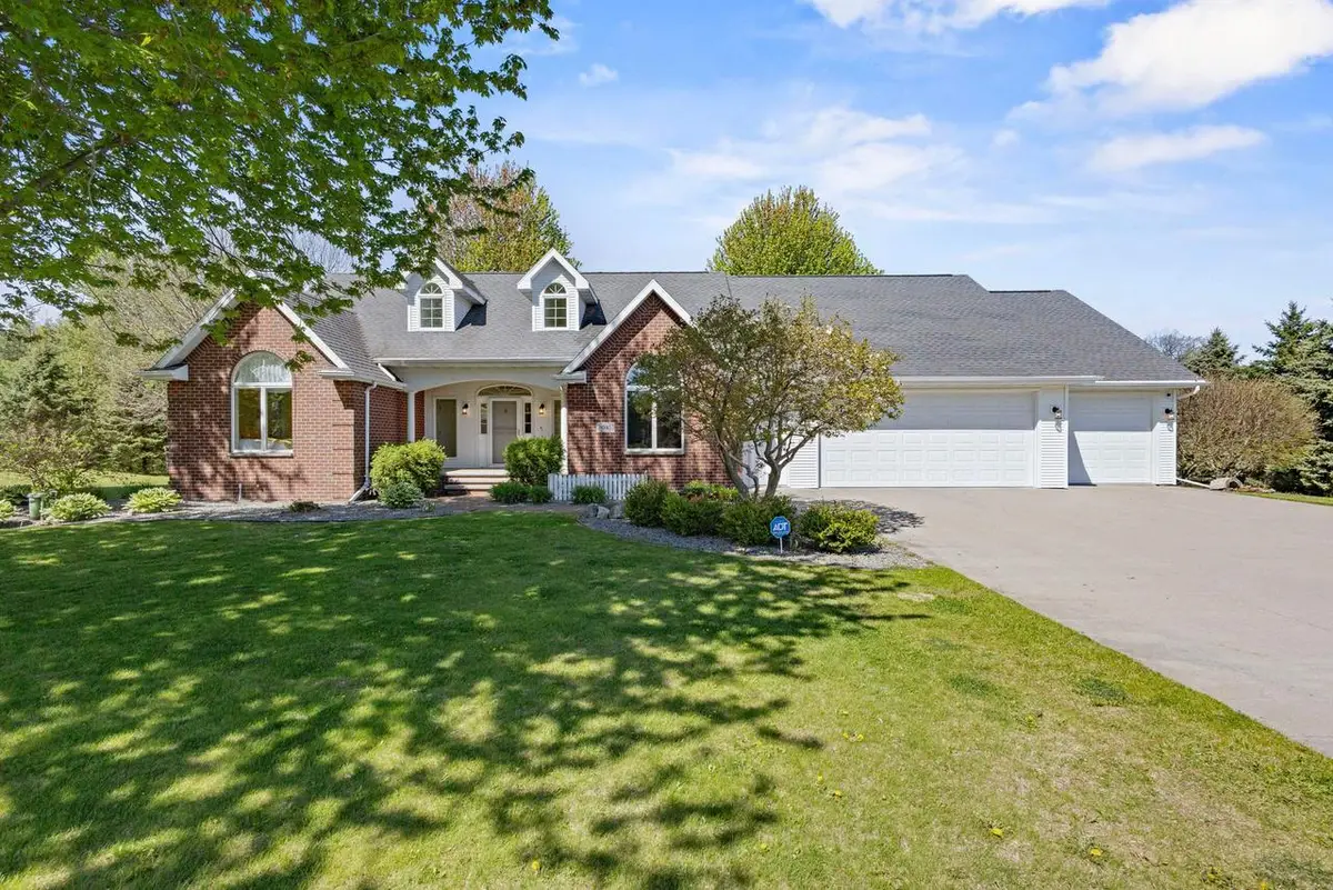 8045 SAQUARO COURT, Neenah, WI 54956 - #1