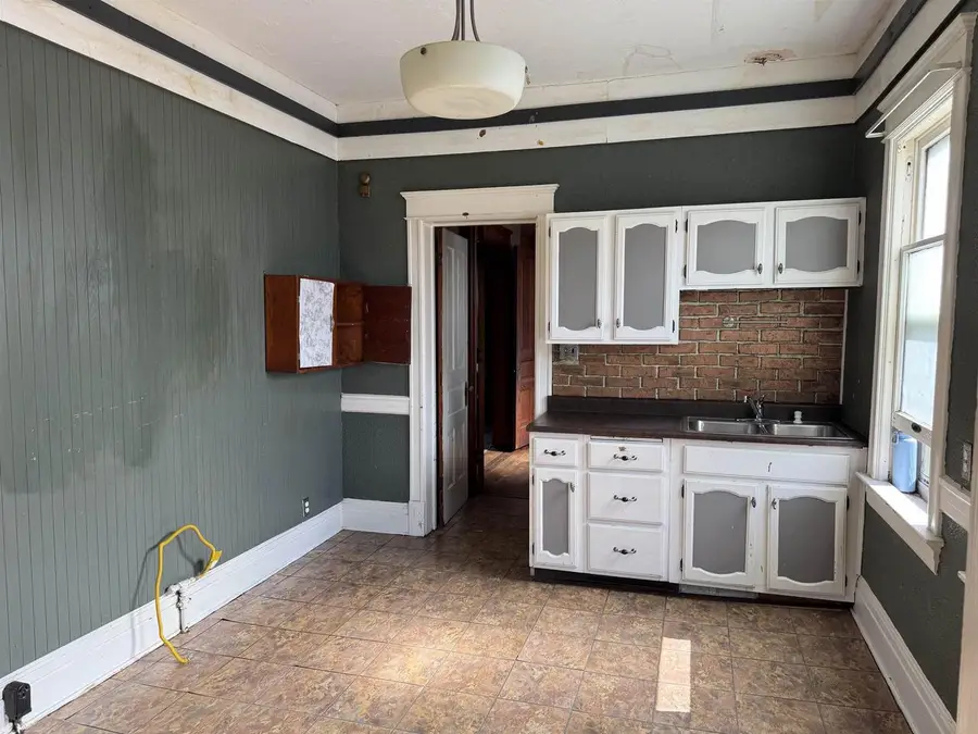 1602 CLARK STREET, Manitowoc, WI 54220 - #2