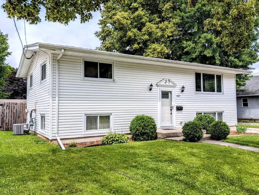 1407 S KERNAN AVENUE, Appleton, WI 54915 - #3