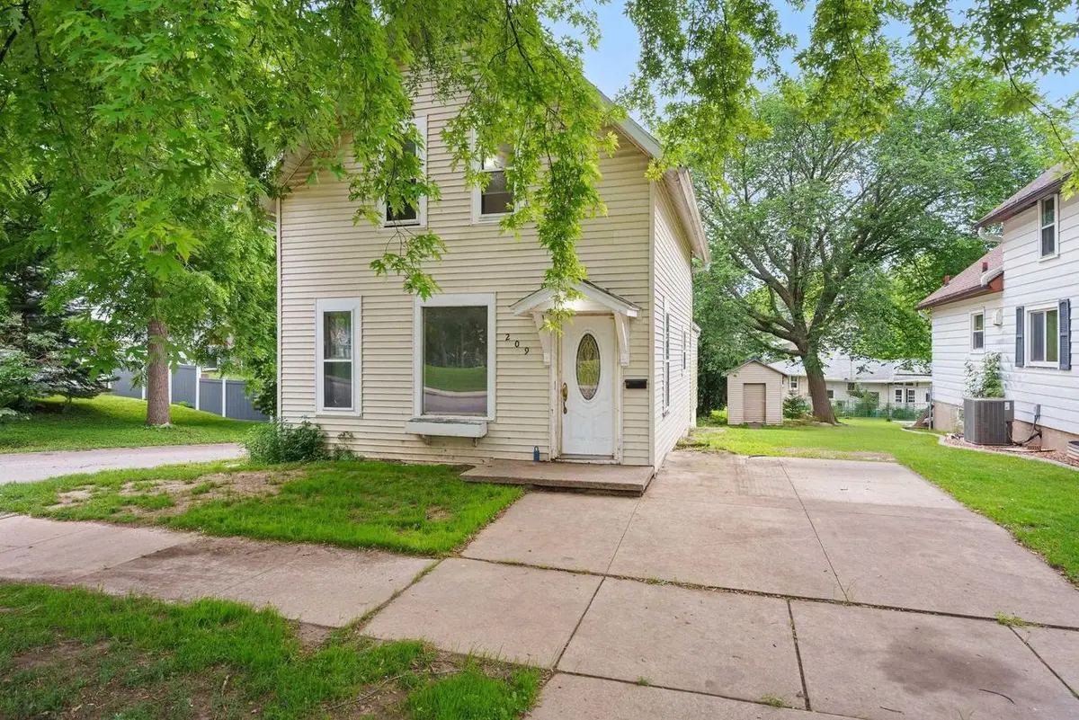 209 KENNETH AVENUE, Kaukauna, WI 54130 - #1