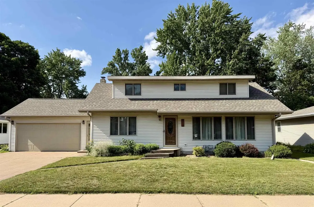 535 PARK AVENUE, Waupaca, WI 54981 - #1
