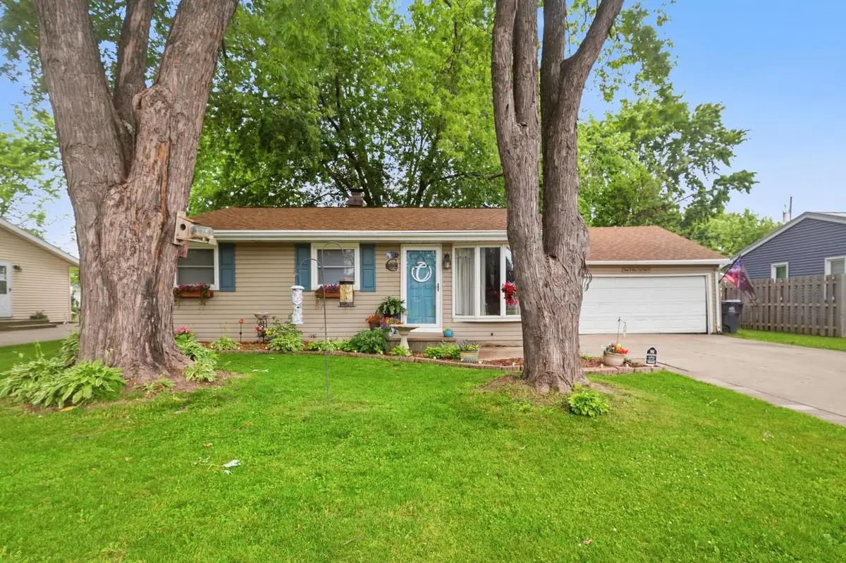 372 MARK COURT, Neenah, WI 54956 - #1