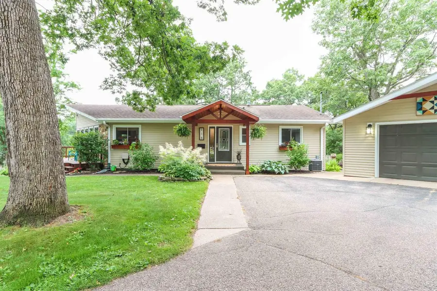 918 S MAIN STREET, Waupaca, WI 54981 - #3