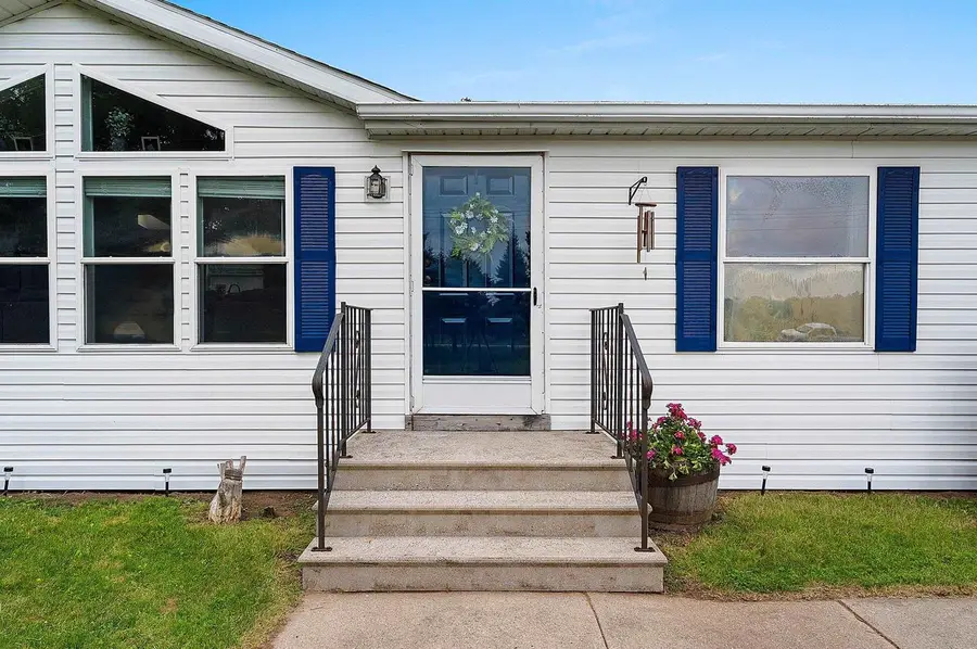 4562 ELM LAWN ROAD, Oconto Falls, WI 54154 - #2