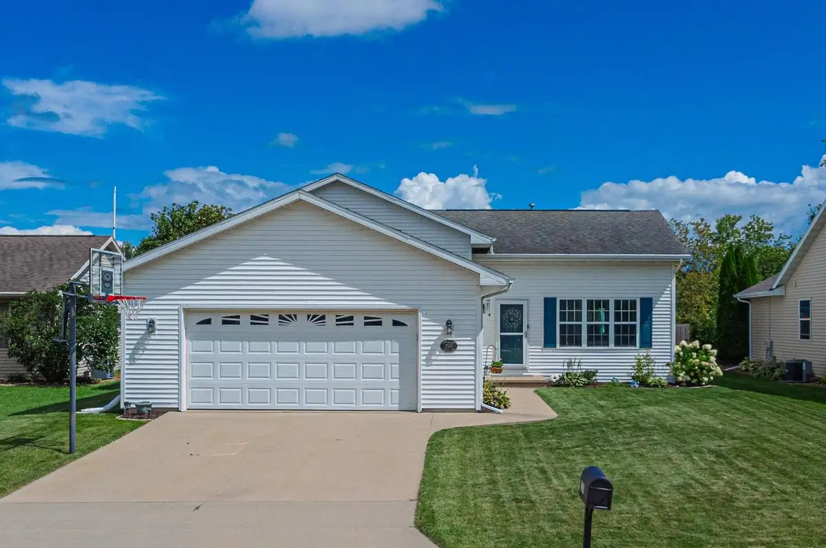 2530 GRASSY LANE, Neenah, WI 54956 - #1