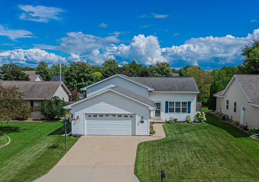 2530 GRASSY LANE, Neenah, WI 54956 - #2