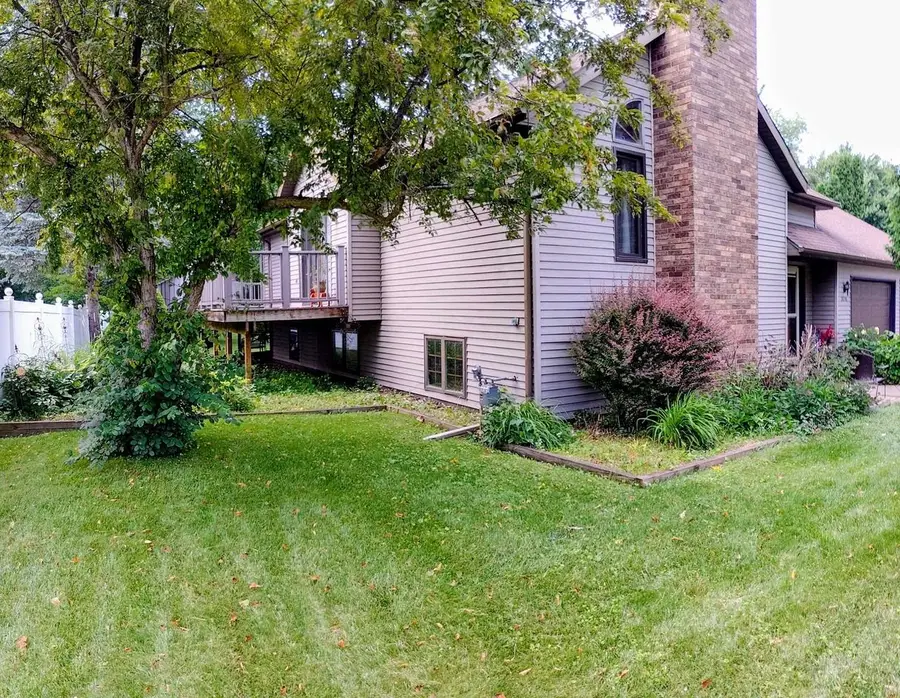 2050 HILLTOP DRIVE, Ashwaubenon, WI 54313 - #2