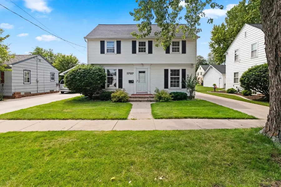 1727 N CLARK STREET, Appleton, WI 54911 - #2