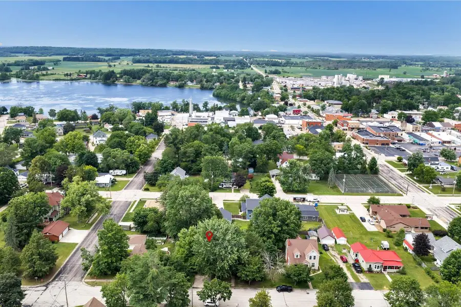 110 W PARKER STREET, Weyauwega, WI 54983 - #3